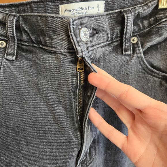 Abercrombie & Fitch Ultra High Rise 90's Straight Split Hem Washed Black 28L 6L - Picture 6 of 6